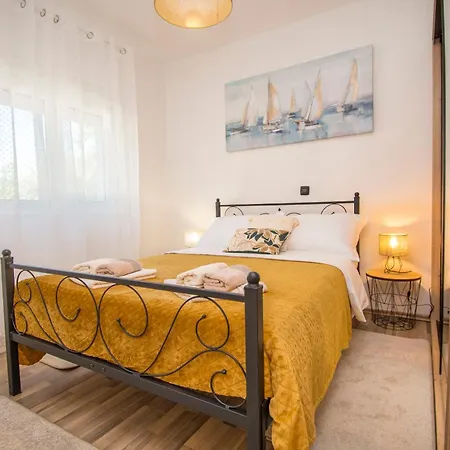 Mare With Pool Villa Nadin