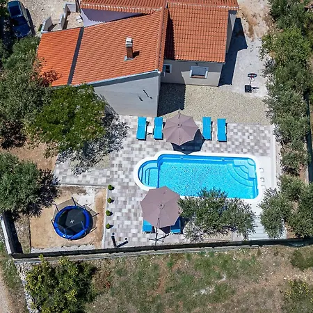 Mare With Pool Villa