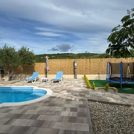 Mare With Pool *